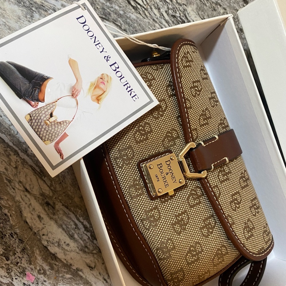 Dooney And Bourke Small Wristlet Brand New With Tags